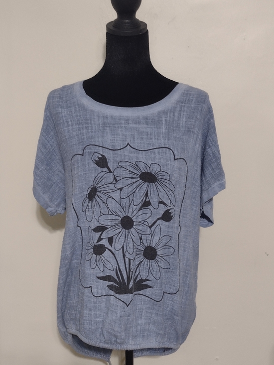 Arriana Tops - Arianna Women's Blue Floral Graphic Short-Sleeve Top